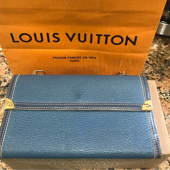 SOLD - LV LOUIS VUITTON Suhali Wallet on a Chain (WOC), Gold Hardware - Picture 2 of 12